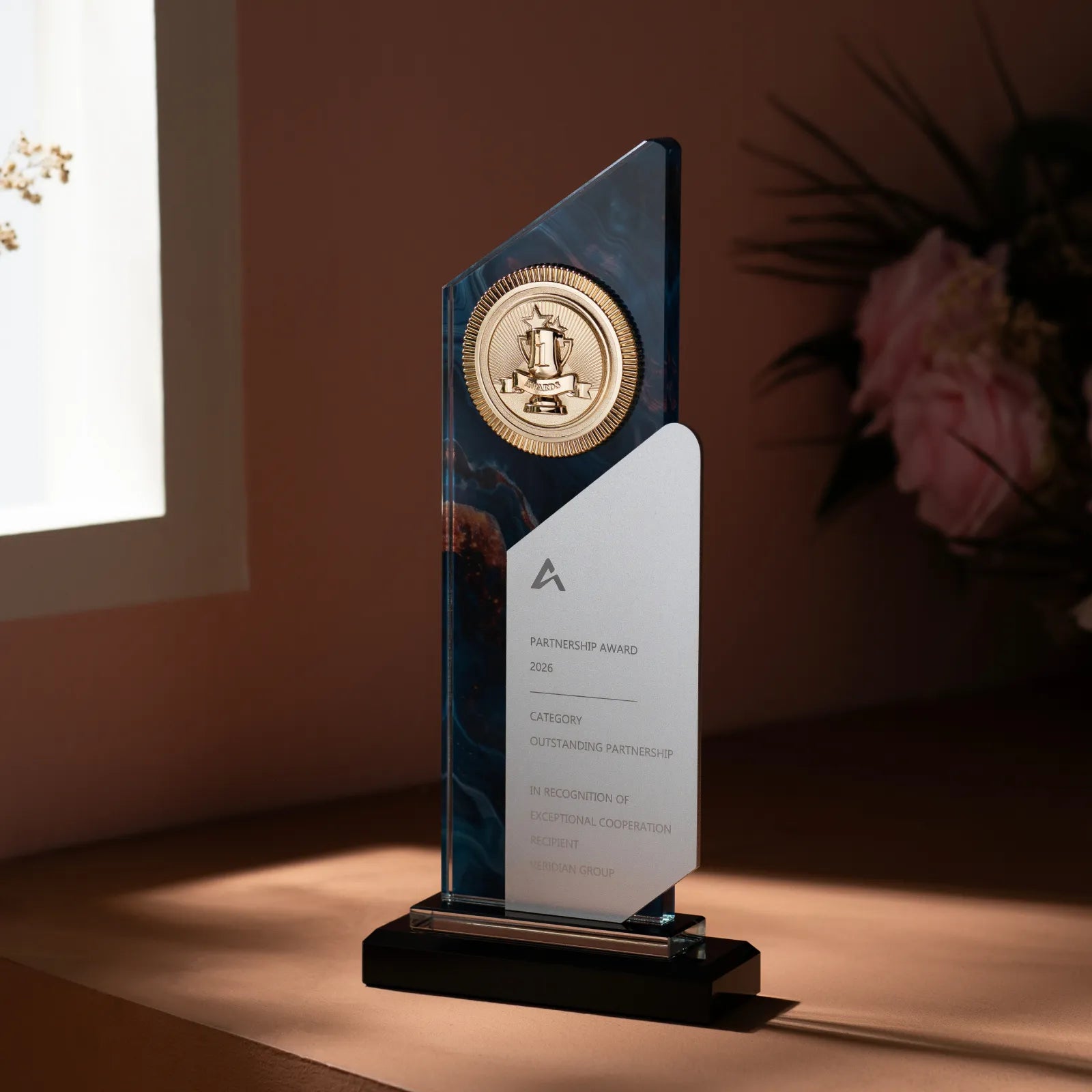 Colored Glass and Aluminum Alloy Trophy with Base (1pcs)