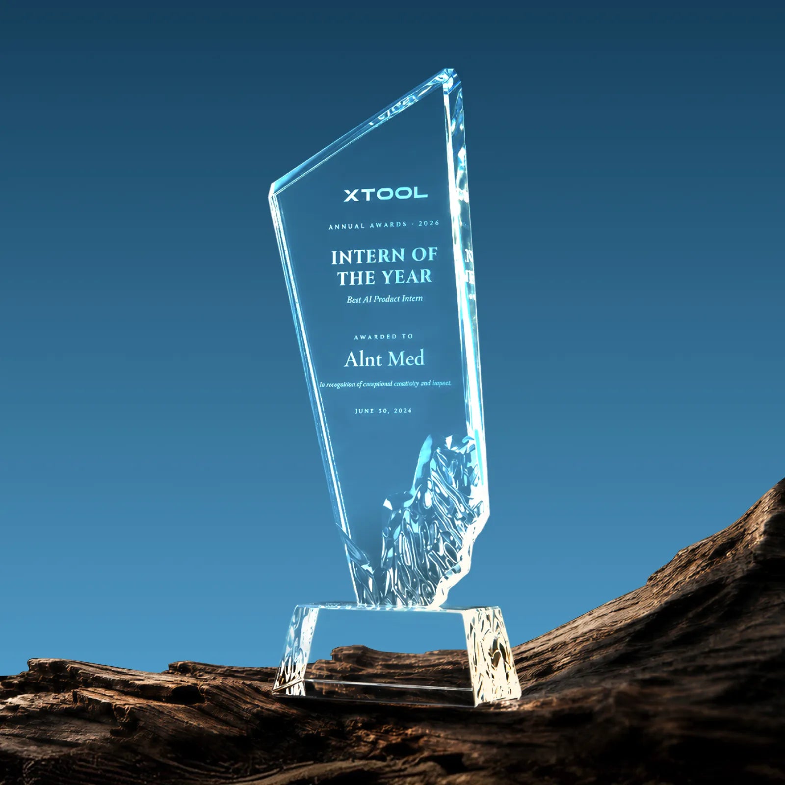 Slanted edge crystal trophy with engraved decoration 0