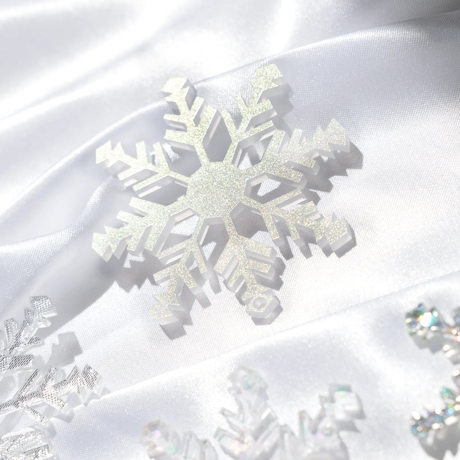 Xtool acrylic plexiglass sheet light pearlescent glitter laser cutting snowflakes