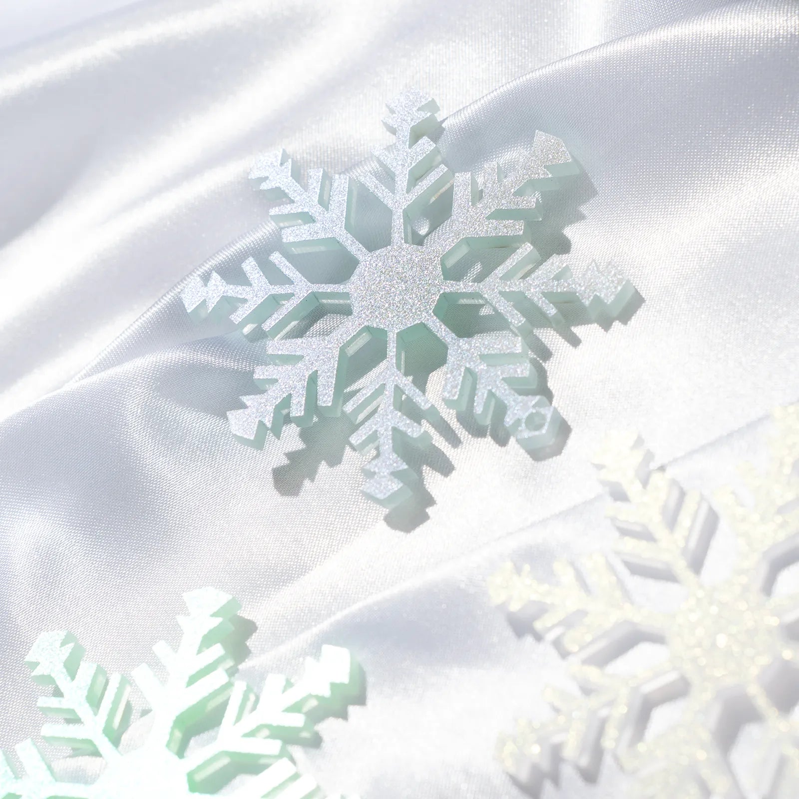 Xtool acrylic plexiglass sheet pearlescent glitter laser cutting snowflakes